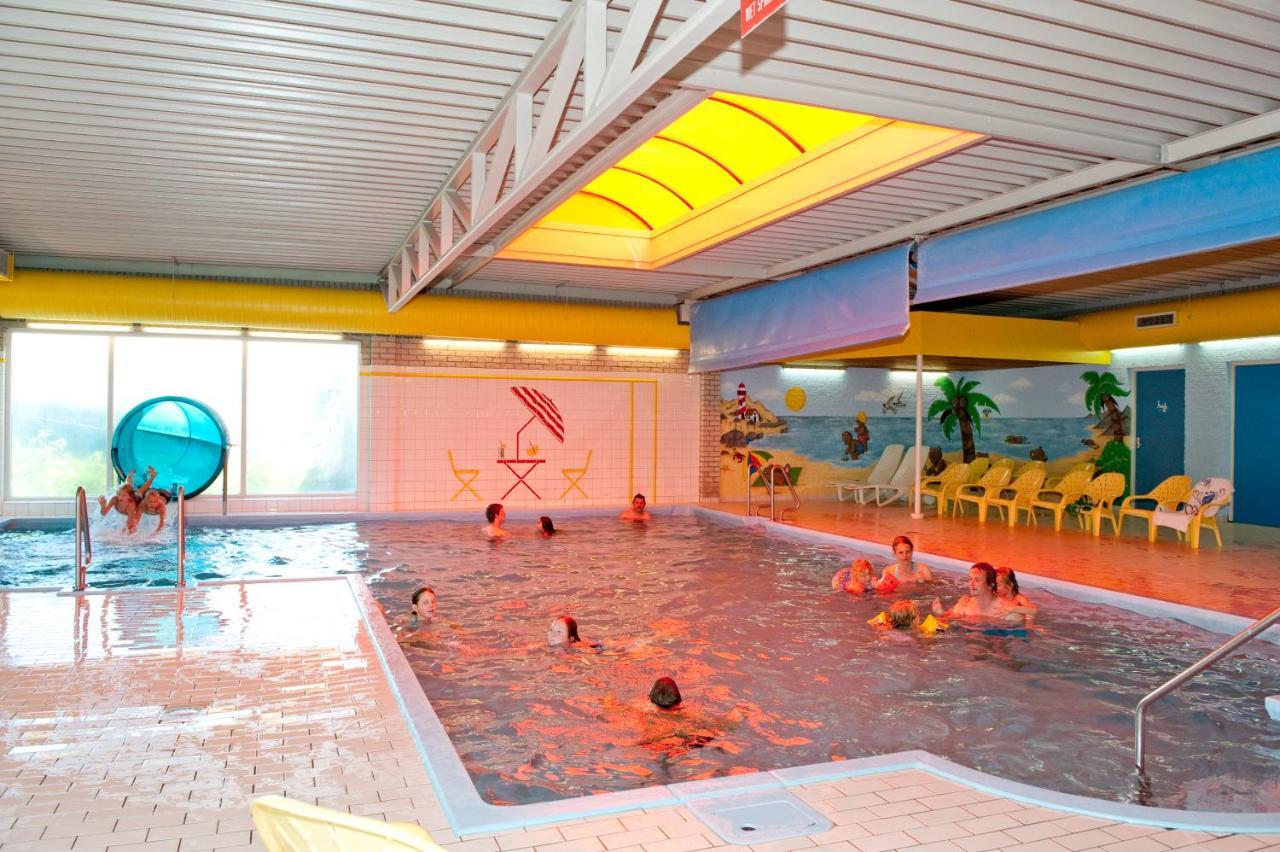 Luxe 5-Persoons Chalet Op Familiecamping Baarland Dış mekan fotoğraf