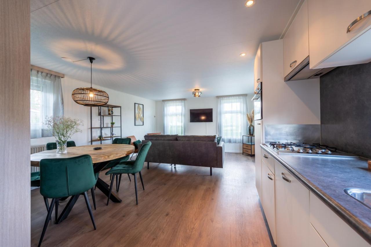 Luxe 5-Persoons Chalet Op Familiecamping Baarland Dış mekan fotoğraf